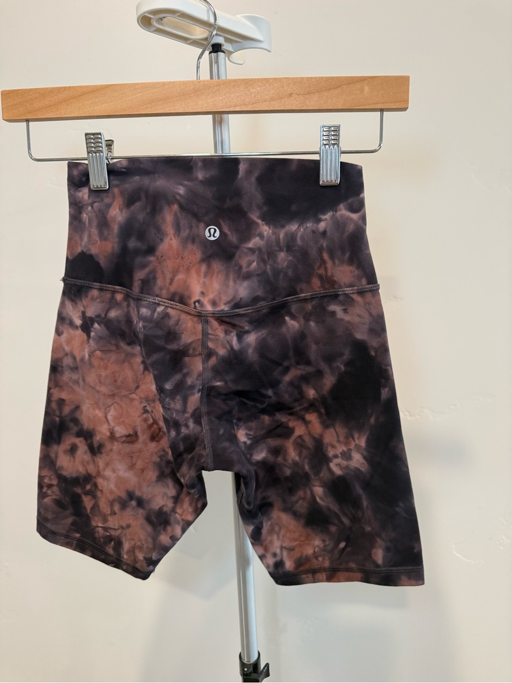 Lululemon Women's High-Rise Tie-Dye Bike Shorts - Black & Brown